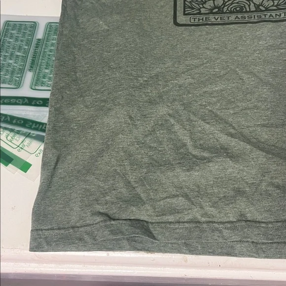 Gildan Large Green Short Sleeve Graphic The Vet Assistant Tarot Card T Short - Picture 3 of 5